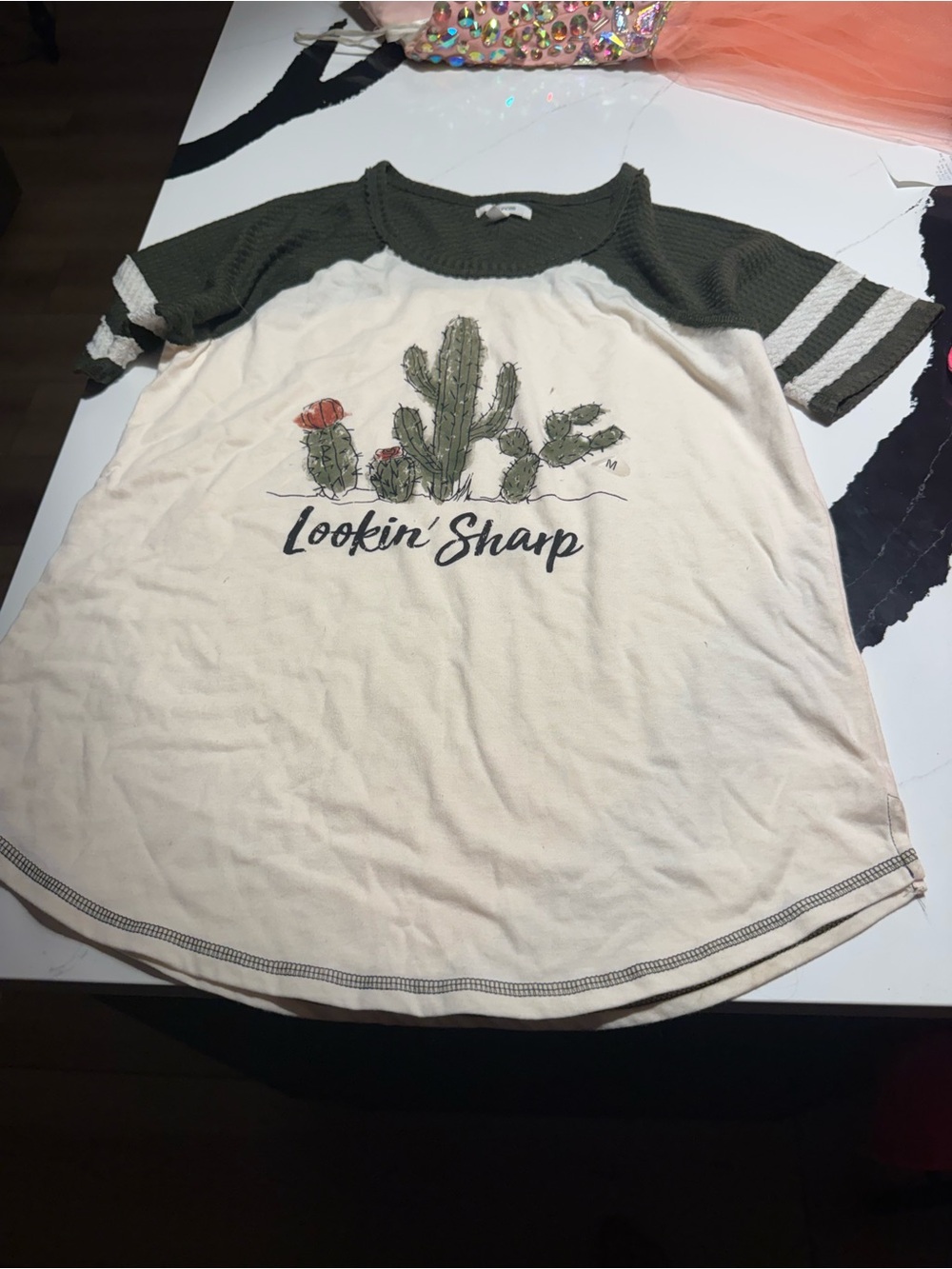 Lookin' Sharp Cactus Graphic Baseball Tee - Olive & Cream